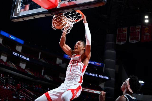 竞技宝App-季前赛首战火箭大胜马刺 新秀表现令人惊喜